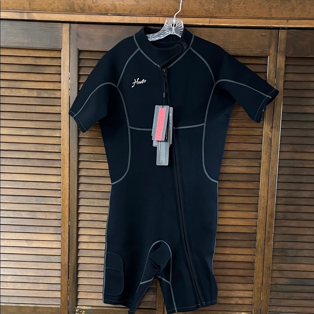 Hevto Short Sleeve Wetsuit with Front Zipper